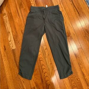 Lululemon cropped jogger